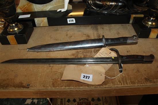 Japanese 1897 Juken or Arisaka bayonet & Siamese hauser(-)